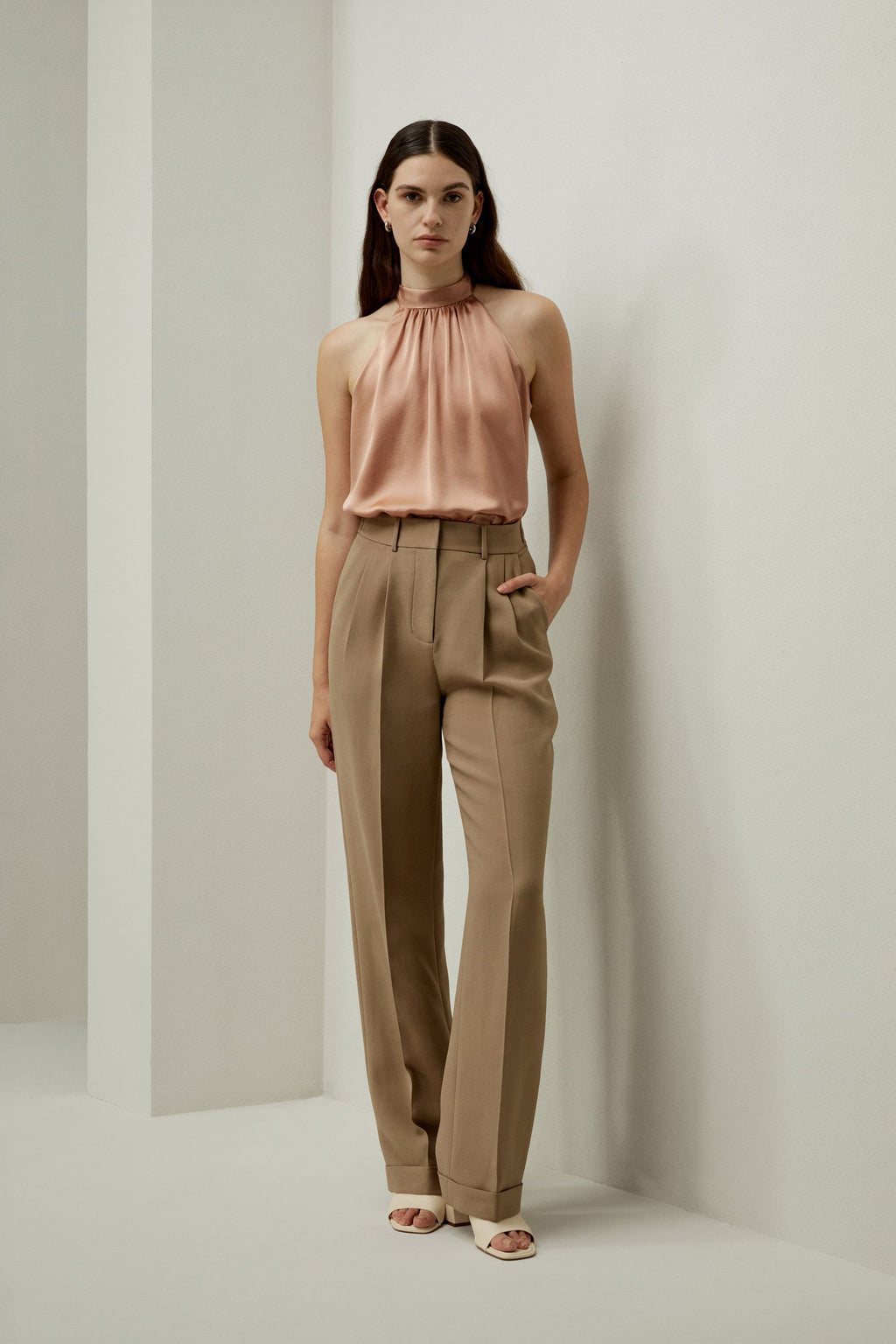 Graceful Breeze Silk Halter Tişört