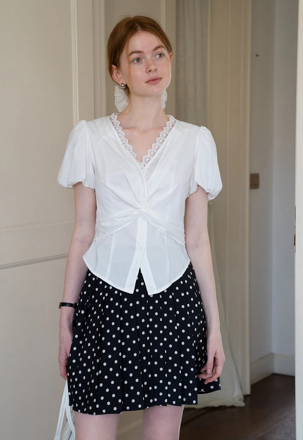 Lace V-Neck Puff Sleeve Tişört