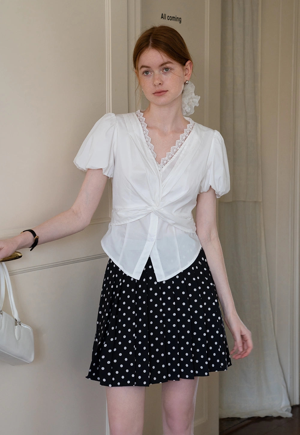 Lace V-Neck Puff Sleeve Tişört