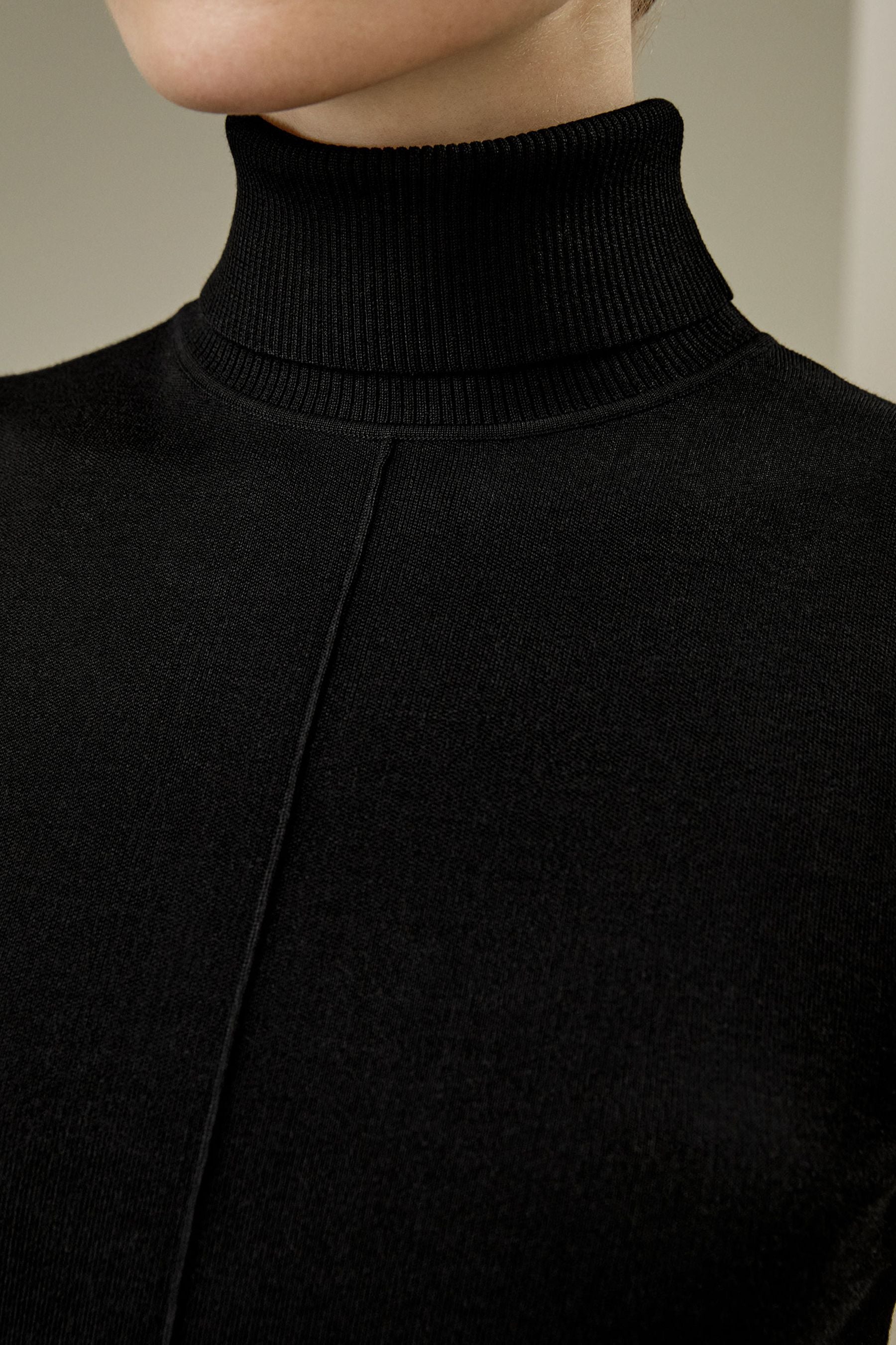Silk Knitted Turtleneck Sleeveless Üst