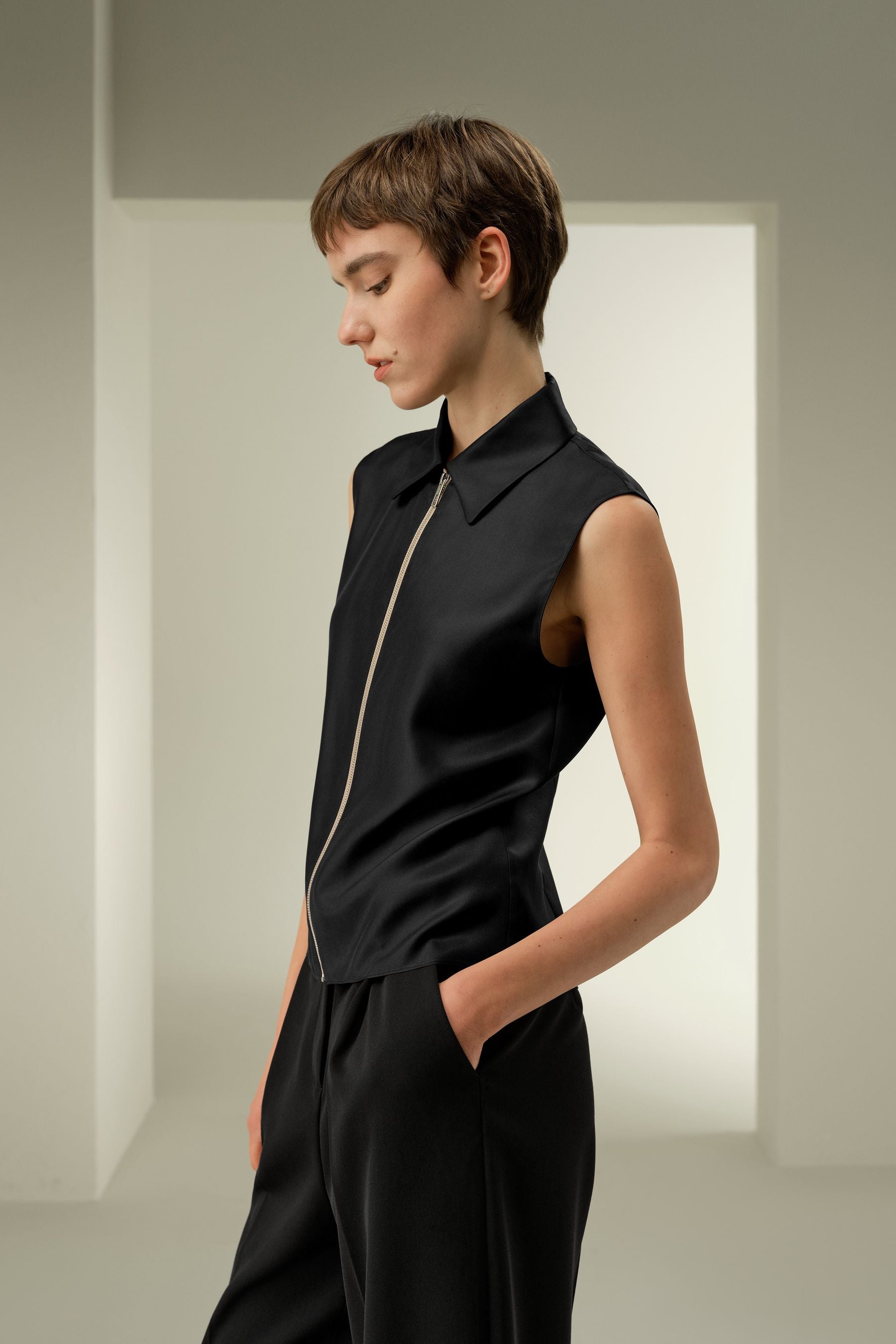 Sleeveless Full Zip Silk Tişört