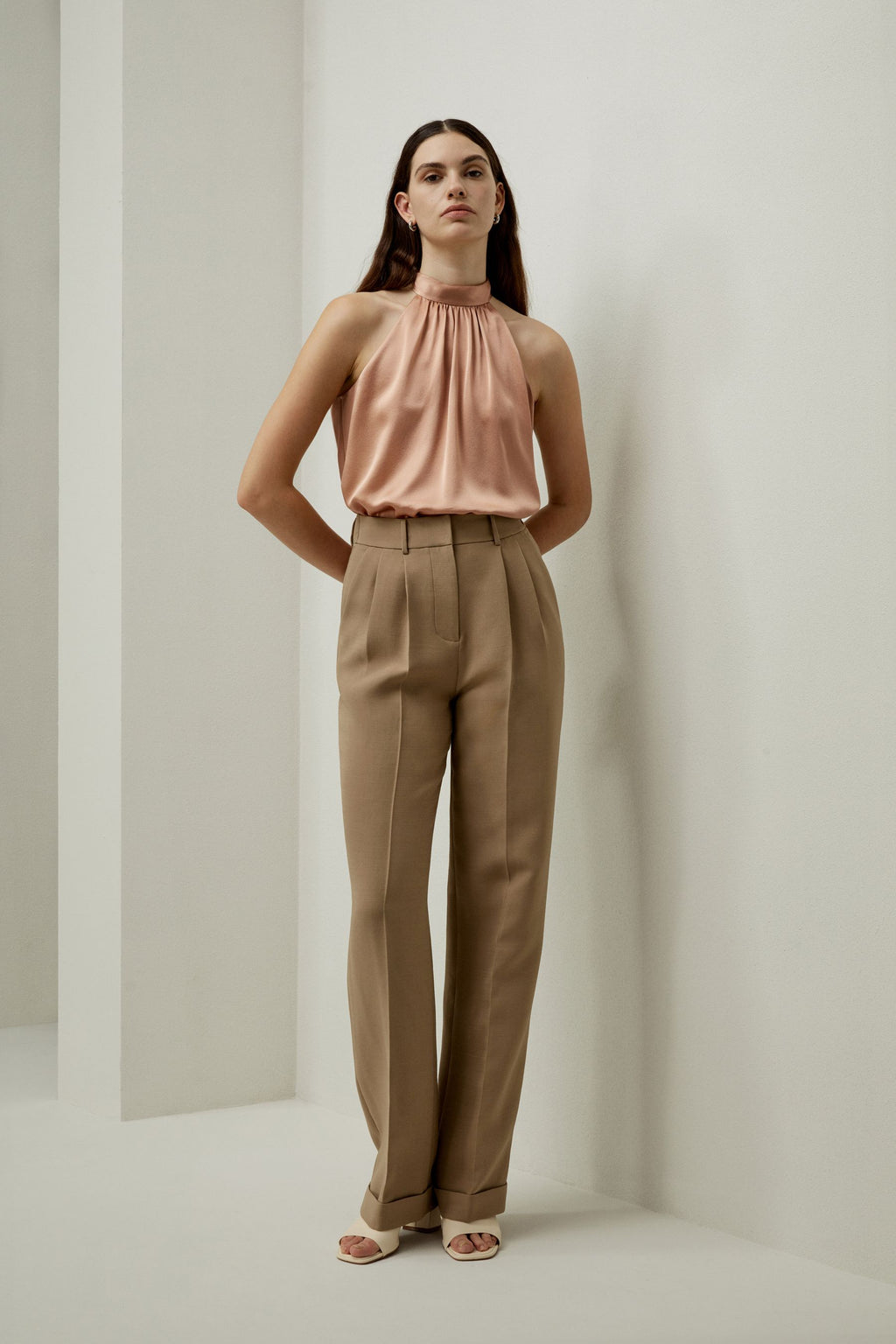 Graceful Breeze Silk Halter Tişört