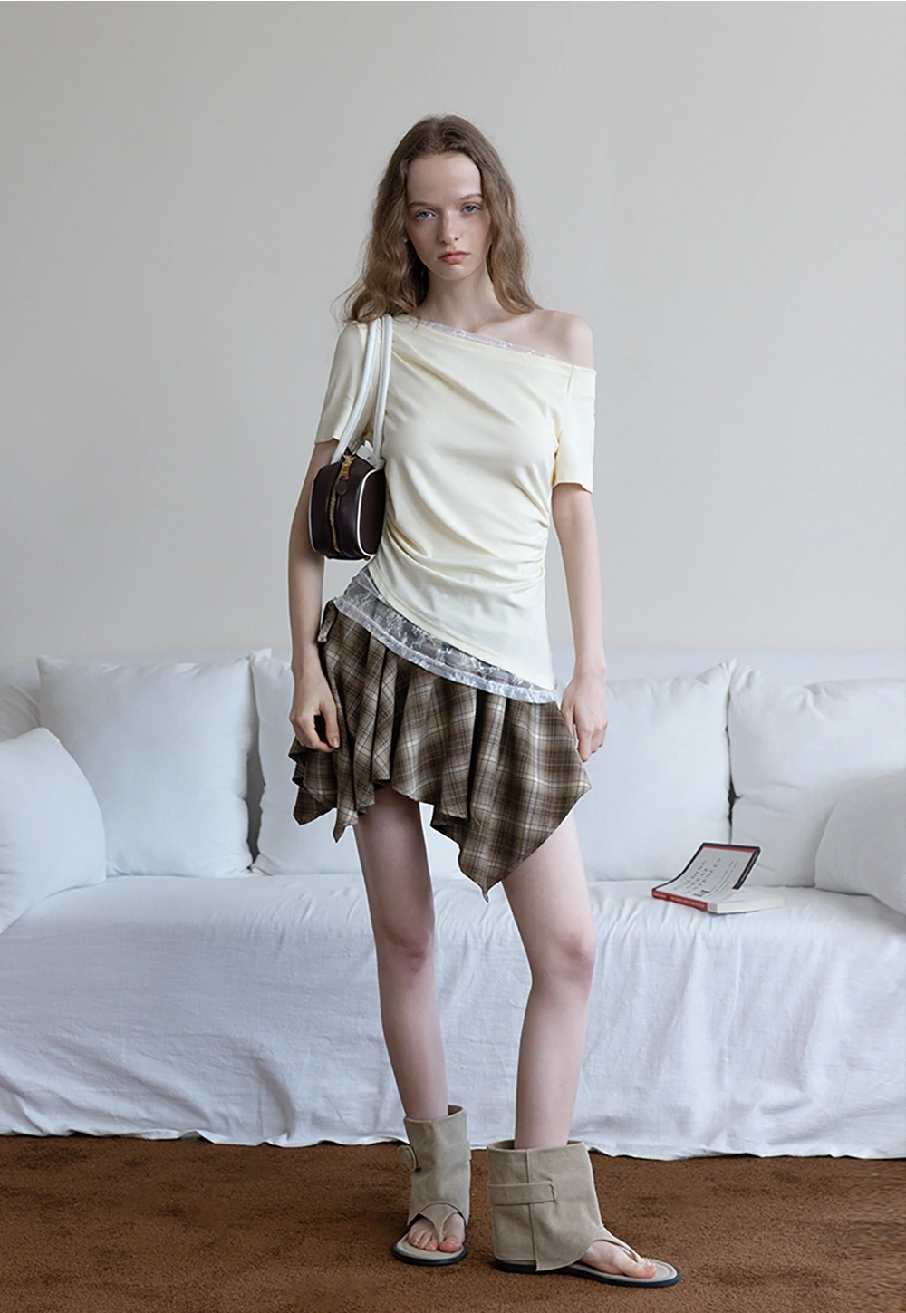 Asymmetrical Off-Shoulder Tişört