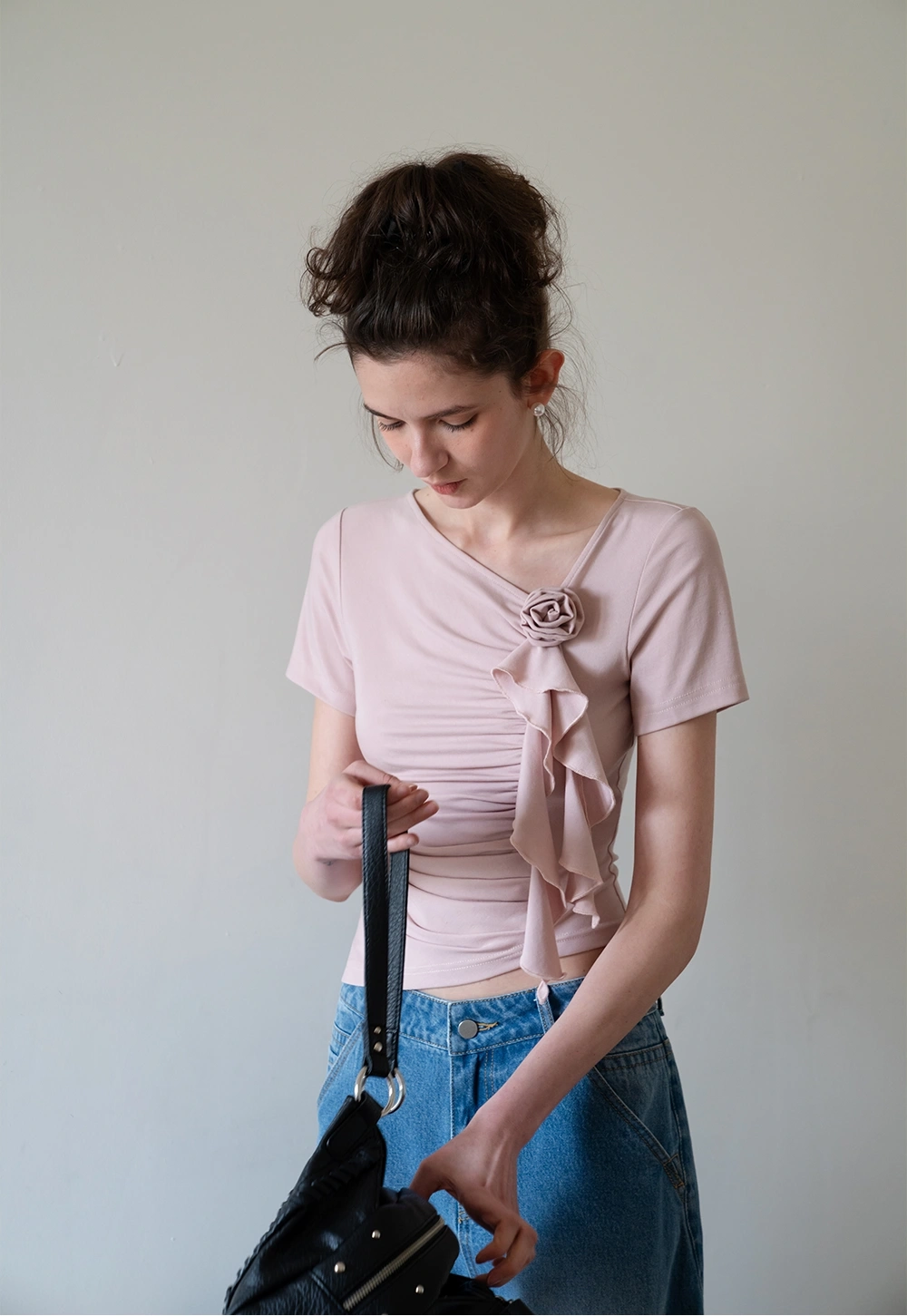 Ruched Ruffle Flower Tişört