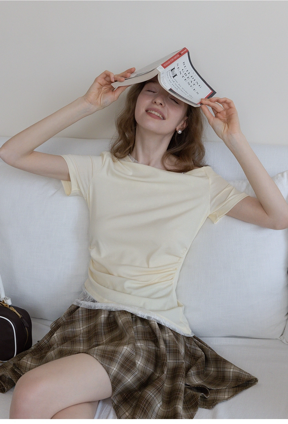 Asymmetrical Off-Shoulder Tişört