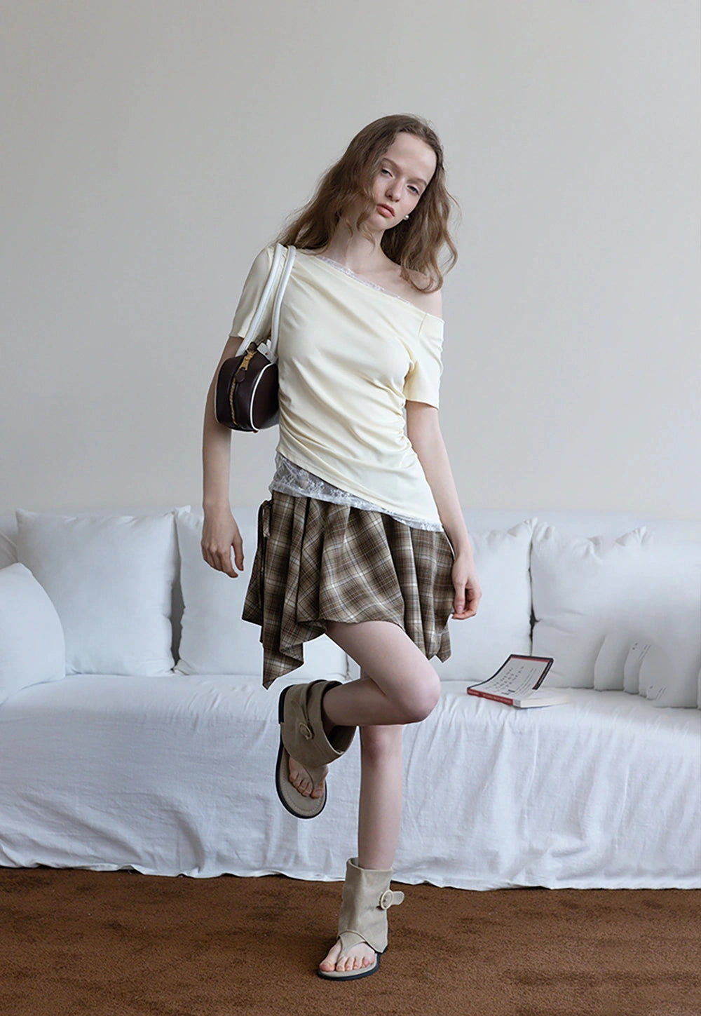Asymmetrical Off-Shoulder Tişört
