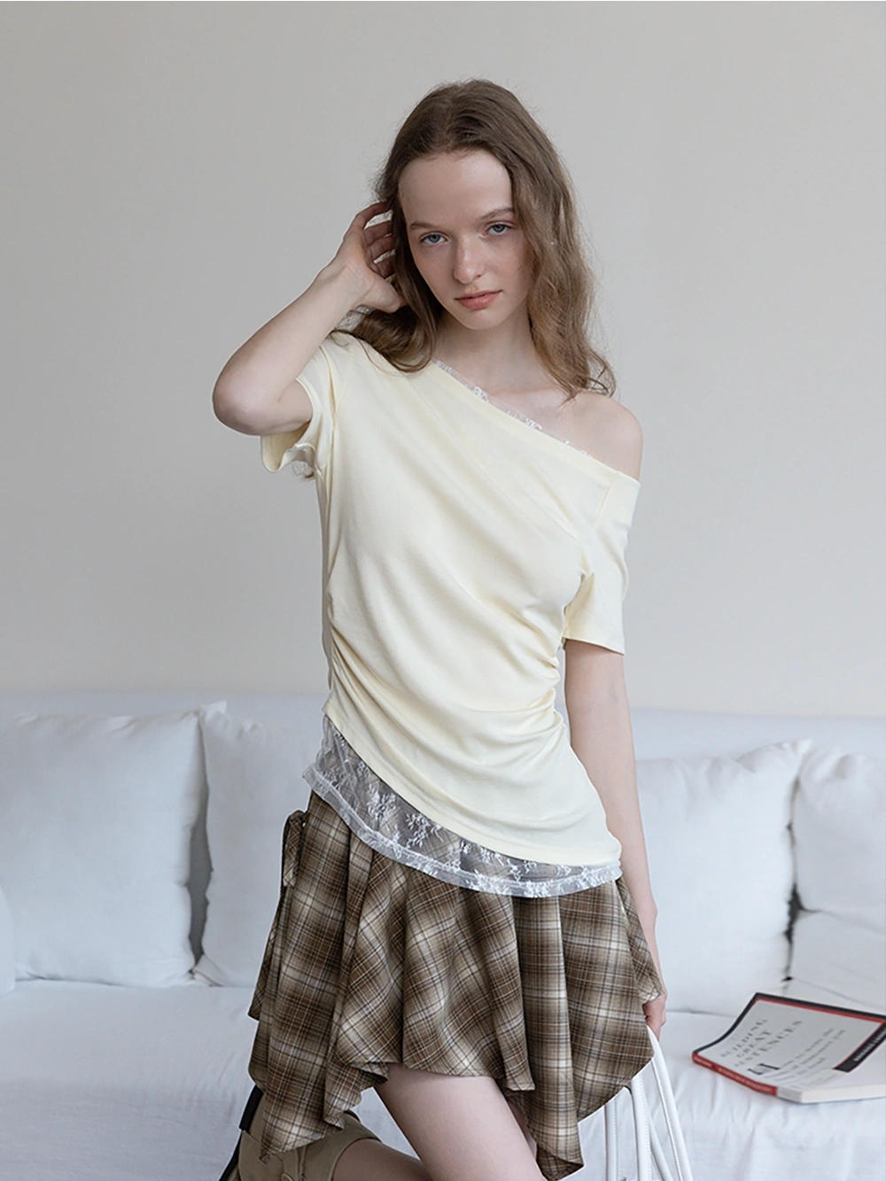 Asymmetrical Off-Shoulder Tişört
