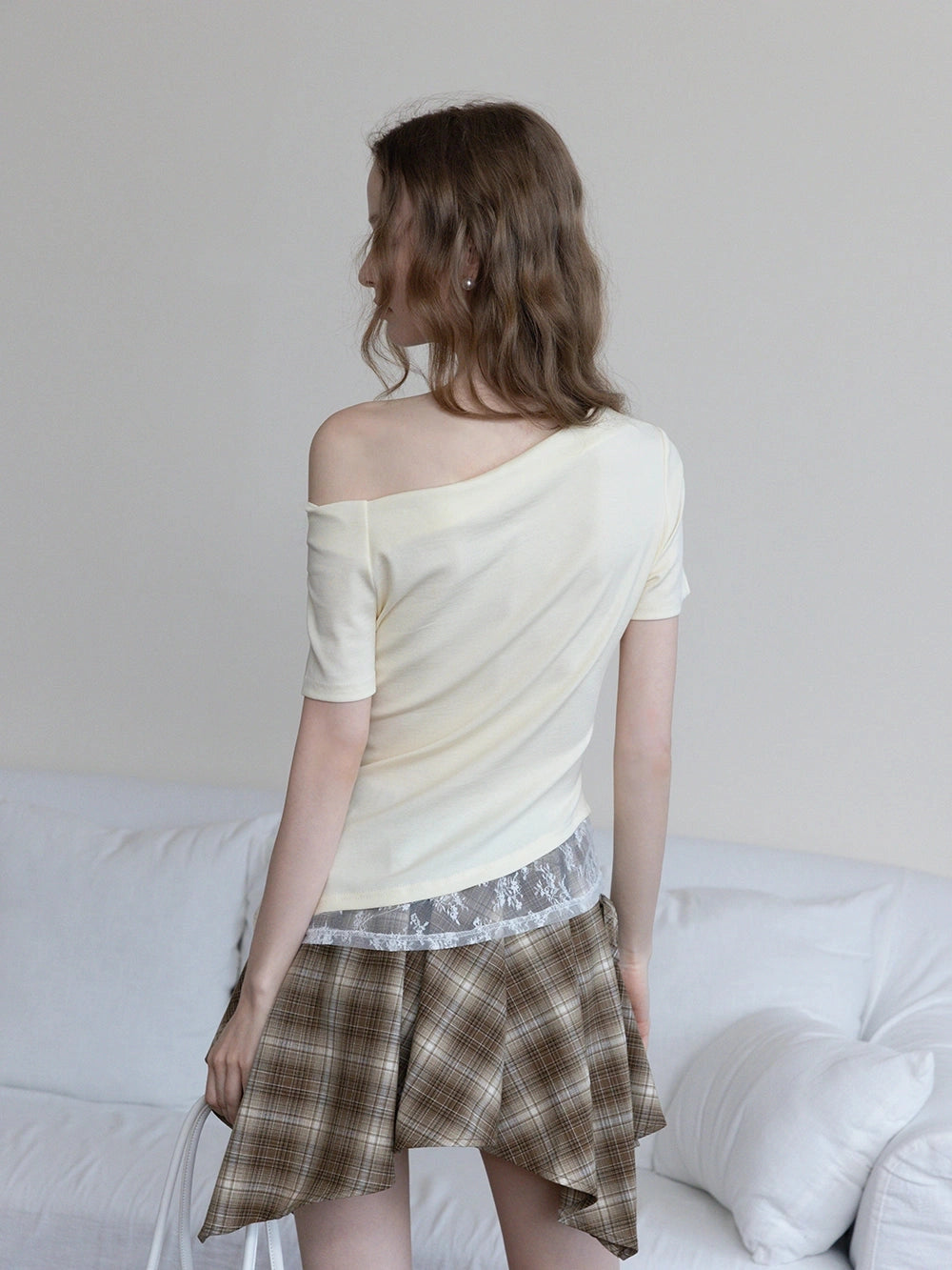 Asymmetrical Off-Shoulder Tişört