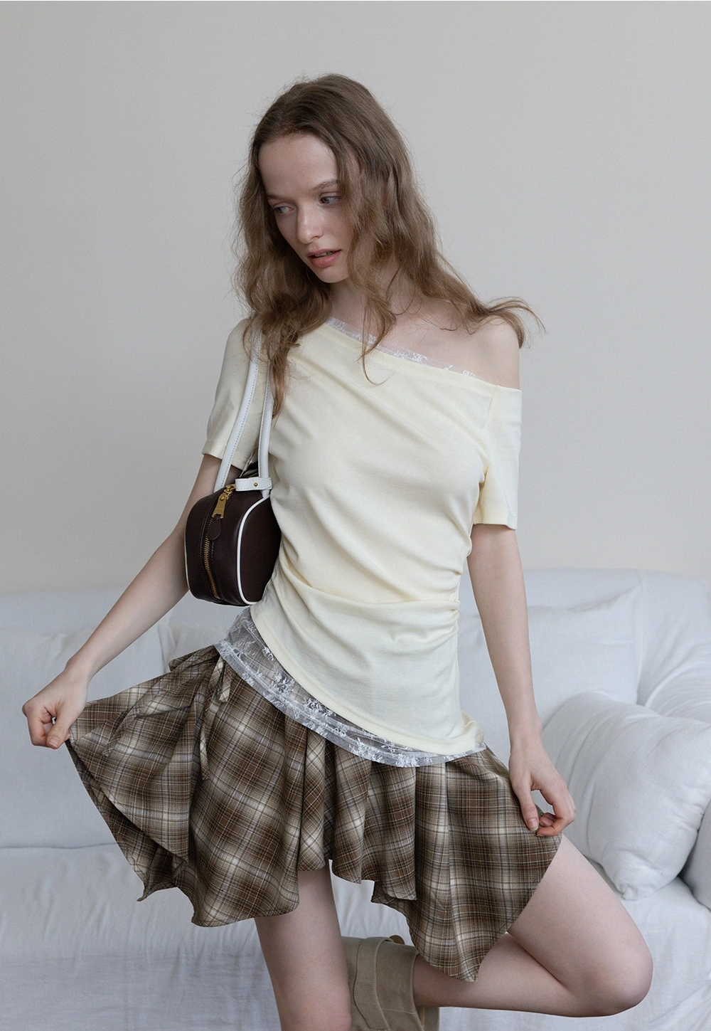 Asymmetrical Off-Shoulder Tişört