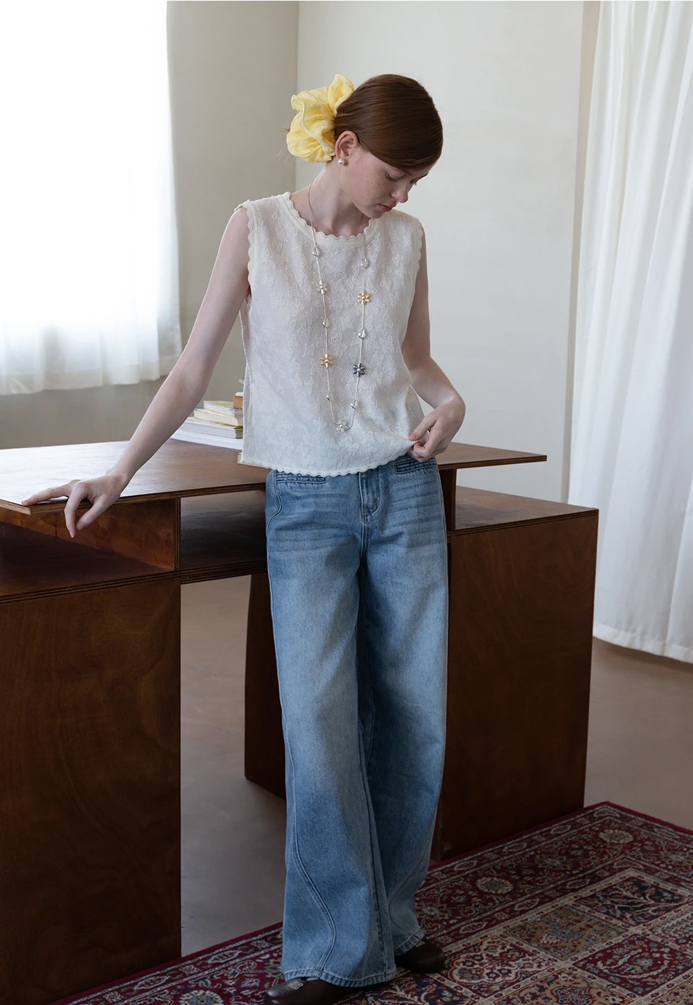 Sleeveless Scalloped Trim Tişört