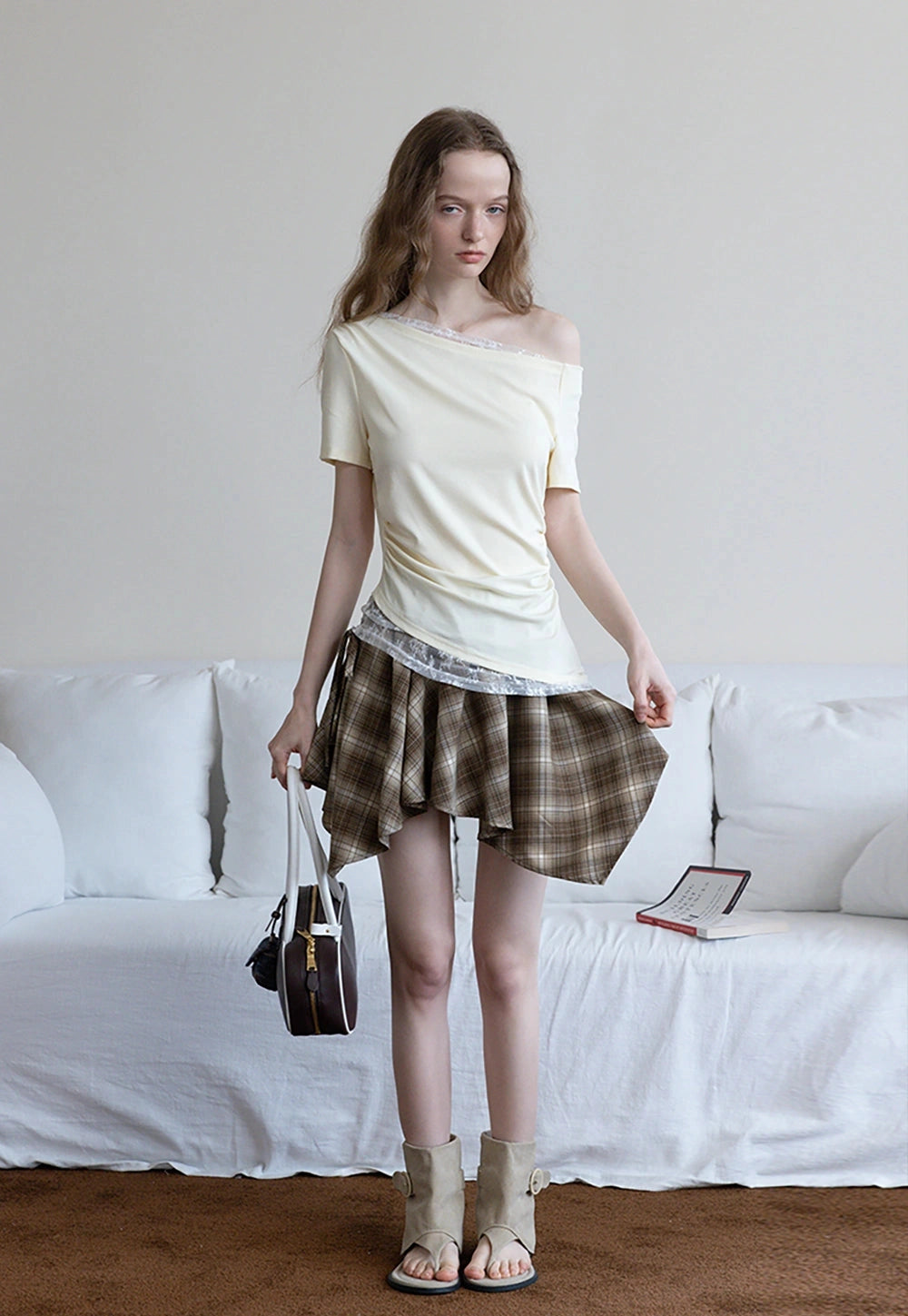 Asymmetrical Off-Shoulder Tişört