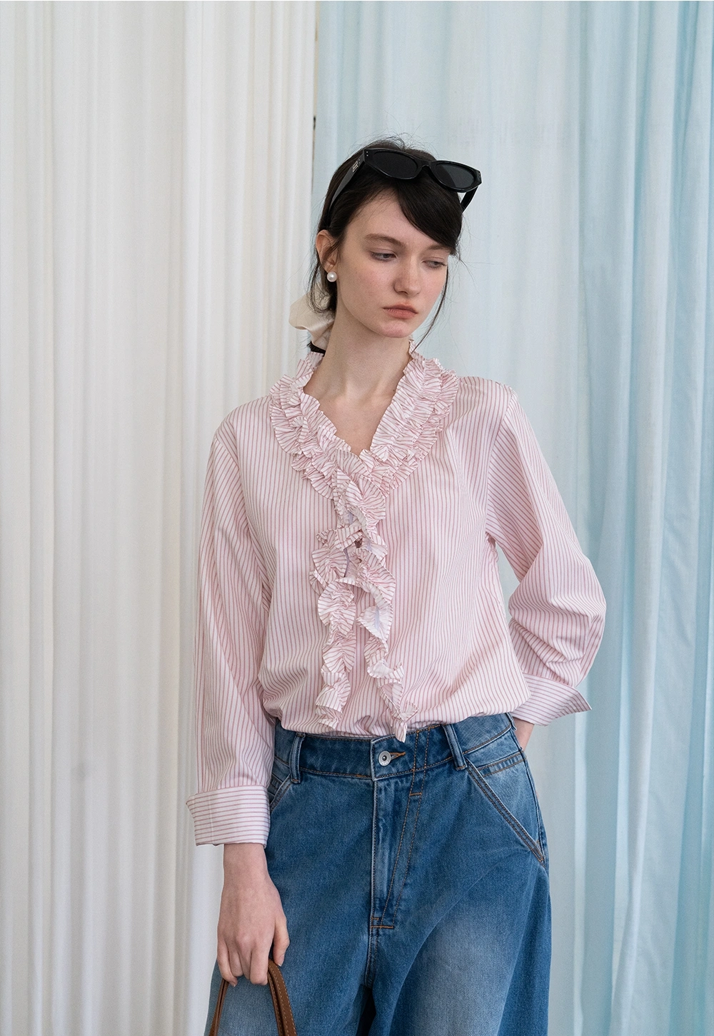 Striped Ruffle-Front Long-Sleeve V-Neck Bluz